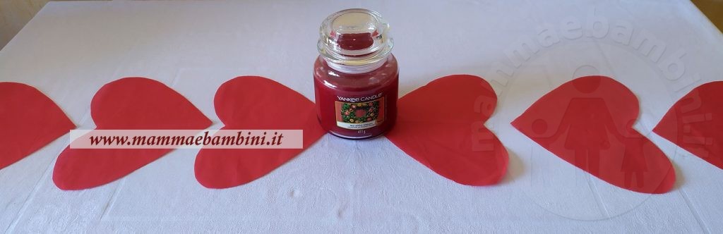 Centrotavola con cuori rossi e candele 2 centrotavola cuori