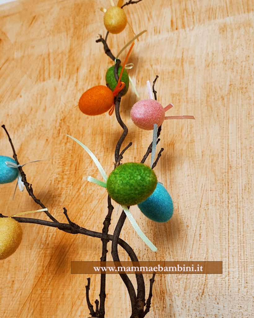 Decorazione albero di Pasqua 5 albero pasqua uova colorate2