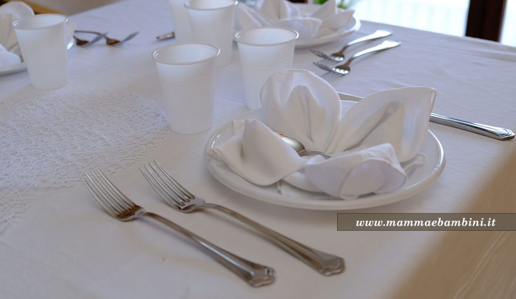 Tavola apparecchiata per le feste colore bianco 1 tavola apparecchiata bianco 1