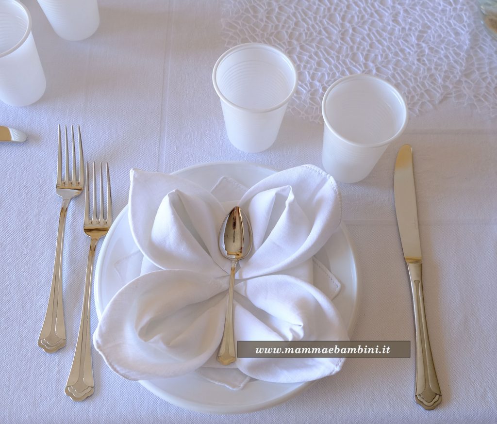 Tavola apparecchiata per le feste colore bianco 2 tavola apparecchiata bianco 2
