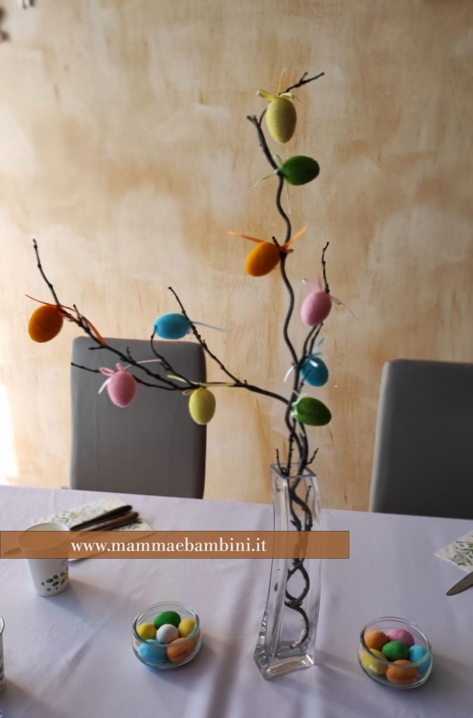 Idee per apparecchiare a Pasquetta 3 centrotavola ramo uova pasqua 1