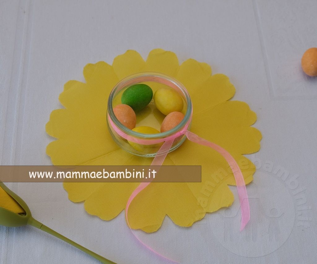 Decorazioni per Pasqua sulla tavola 3 composizione pasquetta ovetti