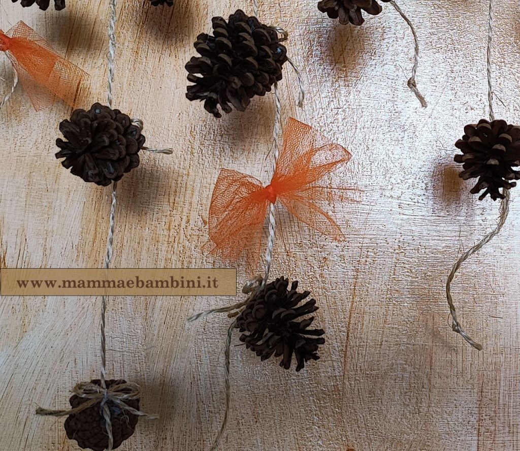 Decorazioni autunnali con ramo secco 2 addobbi con pigne
