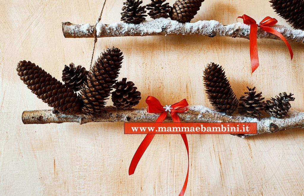 Albero di Natale da parete con rami 3 addobbi pigne albero parete