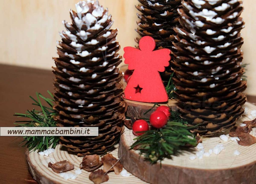 Composizione natalizia con pigne grandi 3 lavoretto pigne fai da te.natale