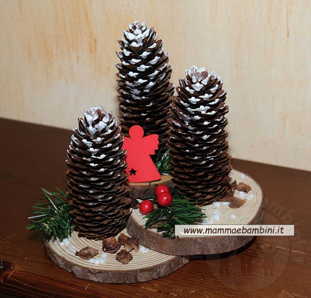 Composizione natalizia con pigne grandi 1 lavoretto pigne natale