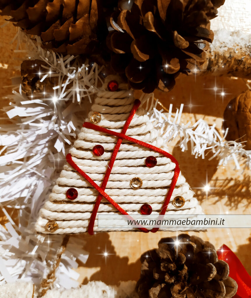 Decorazioni natalizie con spago 2 alberi natale fai da te