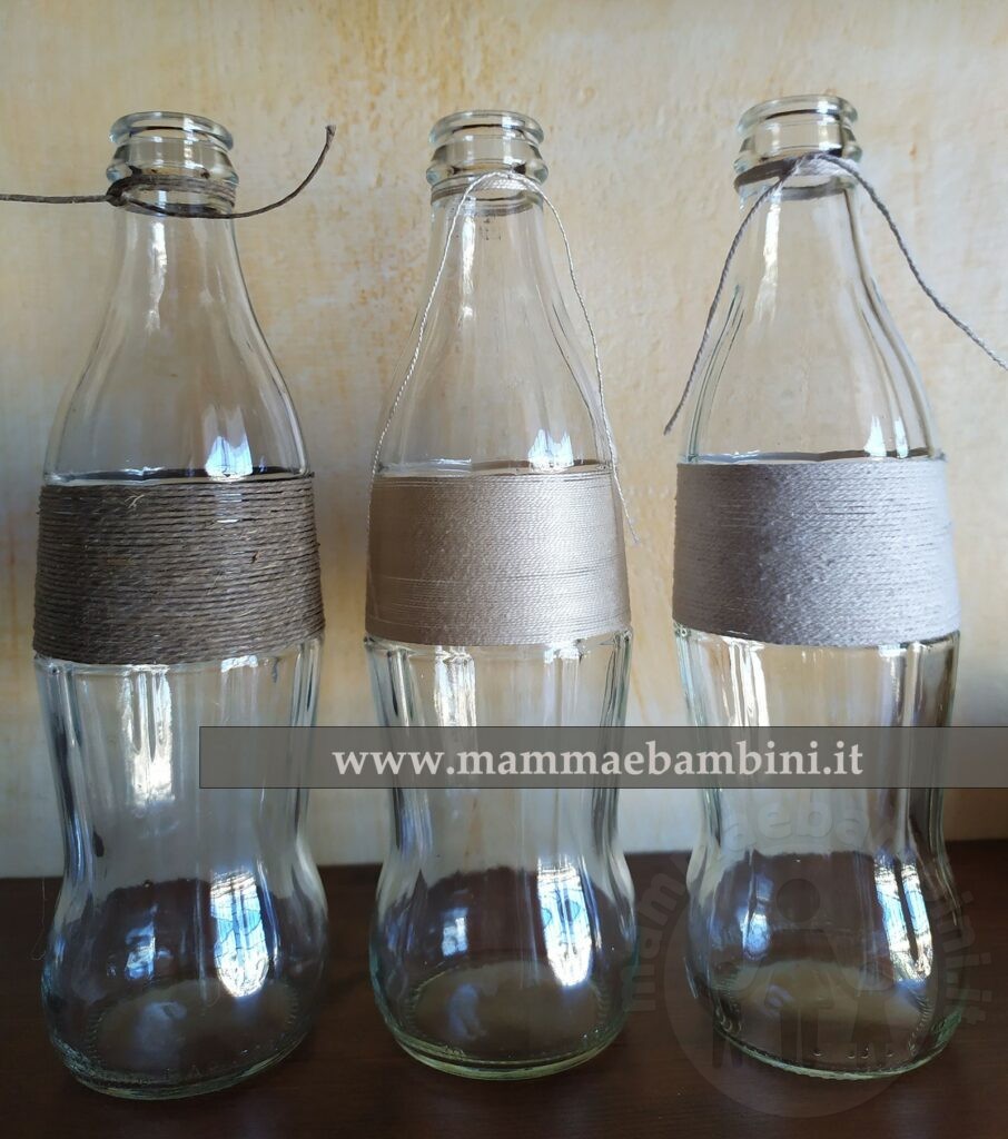 Decorare una bottiglia con lo spago 3 bottiglie decorate spago