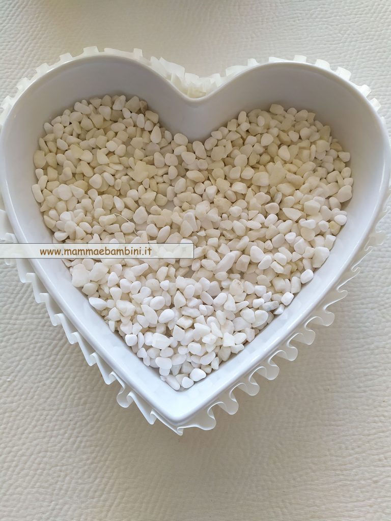 Centrotavola con tortiera a cuore 6 centrotavola cuore candele