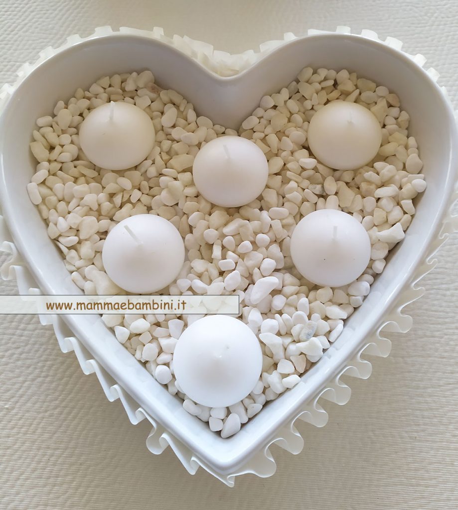 Centrotavola con tortiera a cuore 7 centrotavola cuore candele bianco