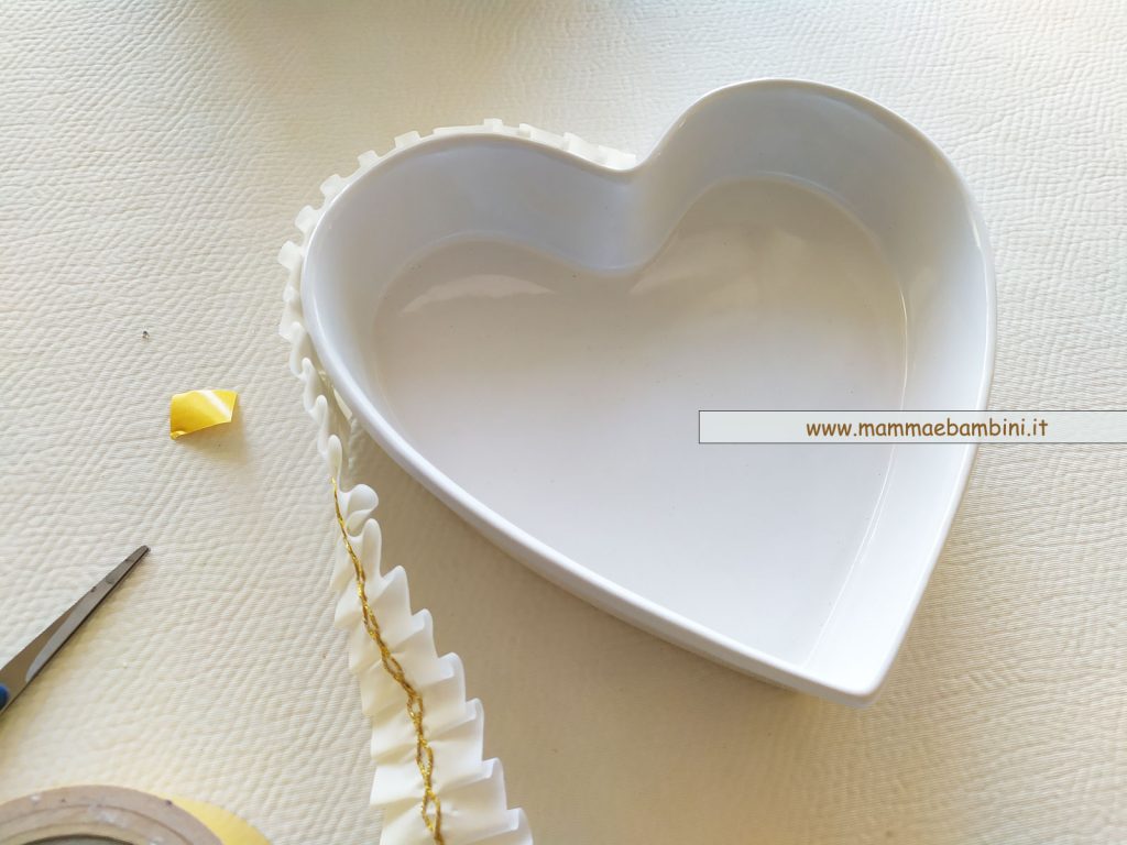 Centrotavola con tortiera a cuore 3 tutorial centrotavola cuore bianco