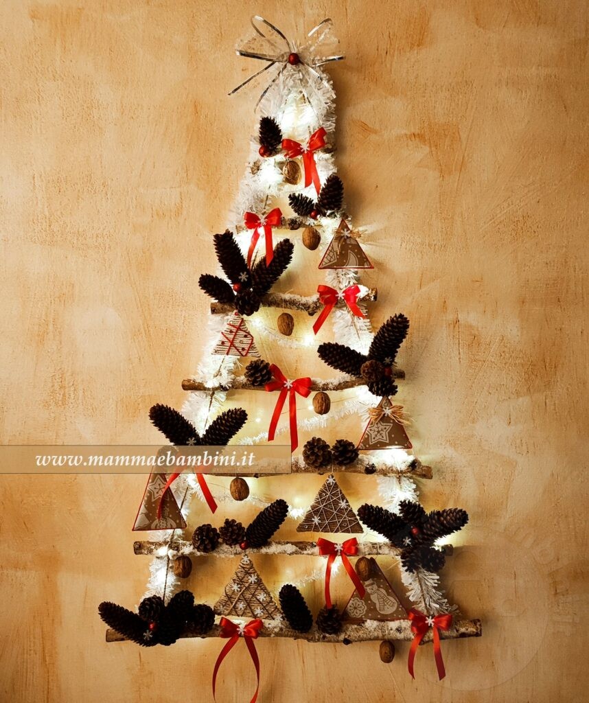 Albero in legno da appendere stilizzato 3 albero natale da parete