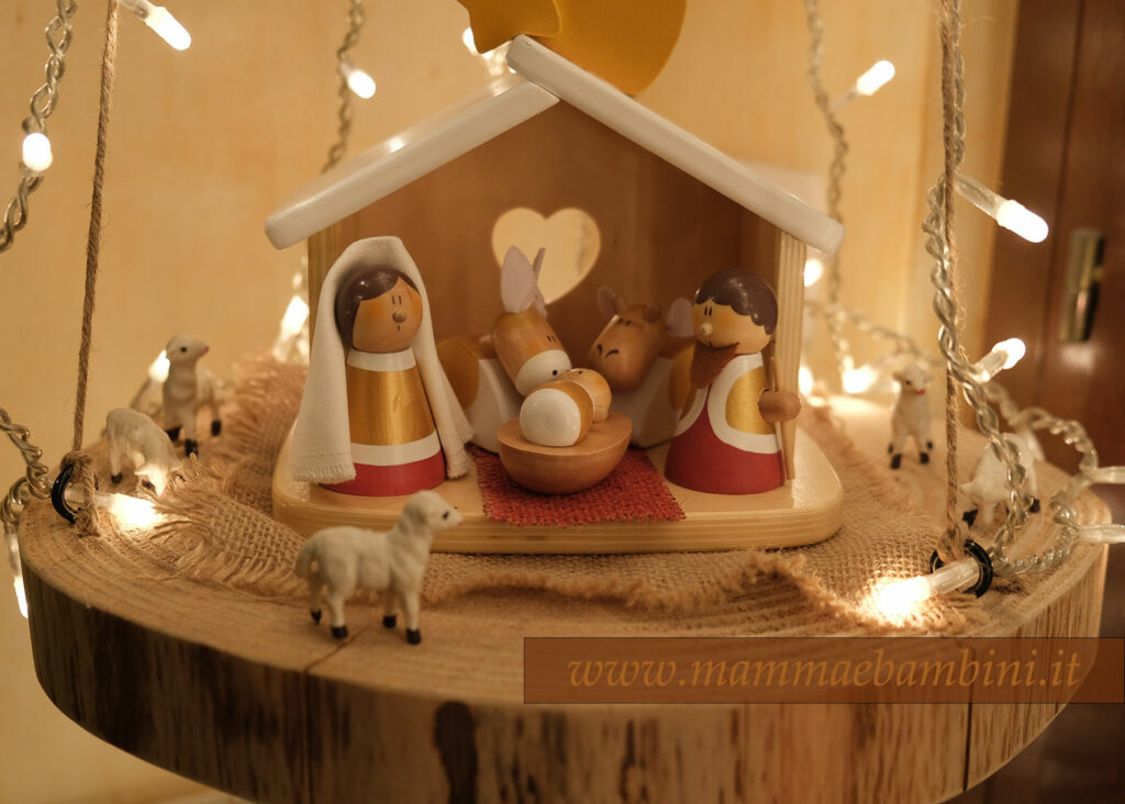 Presepe sospeso su disco tronco d'albero 2 presepe sospeso idea