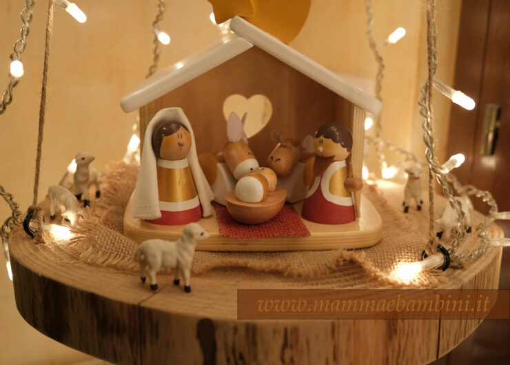 Presepi Su Dischi Di Legno Presepe sospeso su disco tronco d'albero - Mamma e Bambini