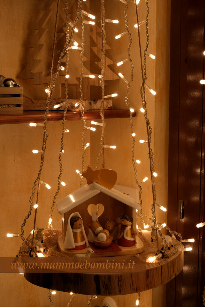 Presepe sospeso su disco tronco d'albero 3 presepe su disco tronco albero
