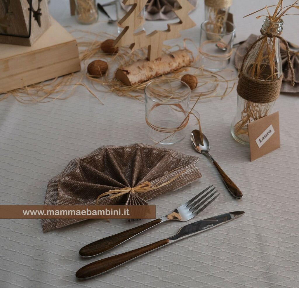 Come decorare una tavola 5 TOVAGLIOLO VENTAGLIO tavola apparecchiata