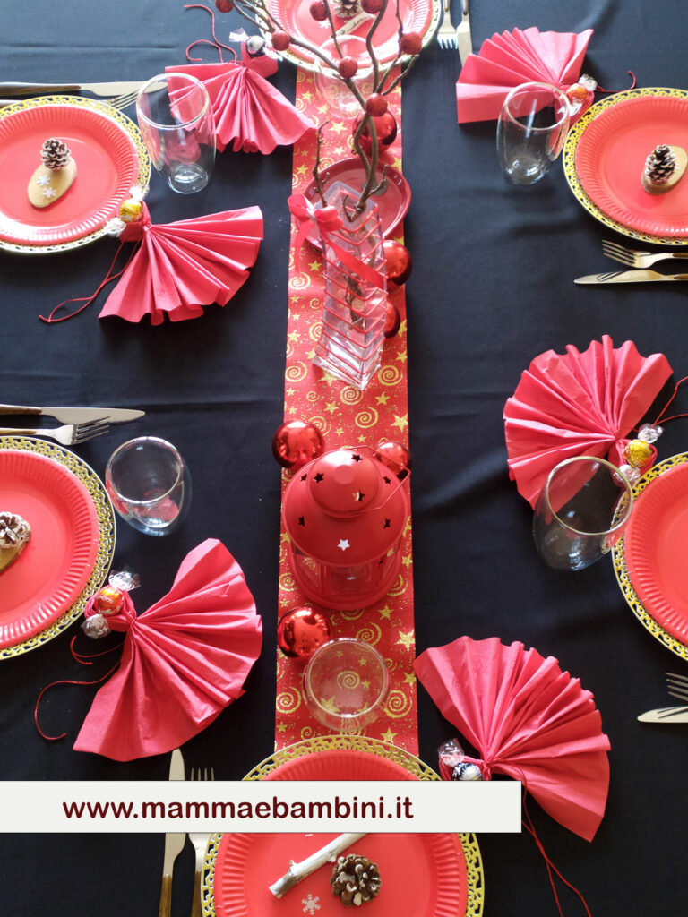 Idee tavola apparecchiata per Natale 3 idee decorazioni tavola con runner palline