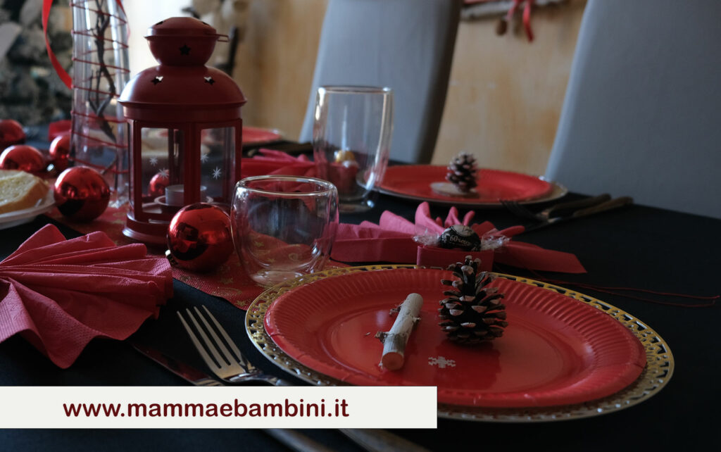 Idee tavola apparecchiata per Natale 5 idee decorazioni tavola rosso oro