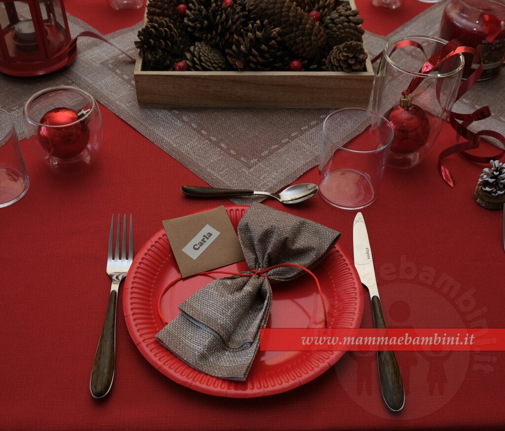 Tavola decorata per Natale stile rustico 3 segnaposti tavola natale
