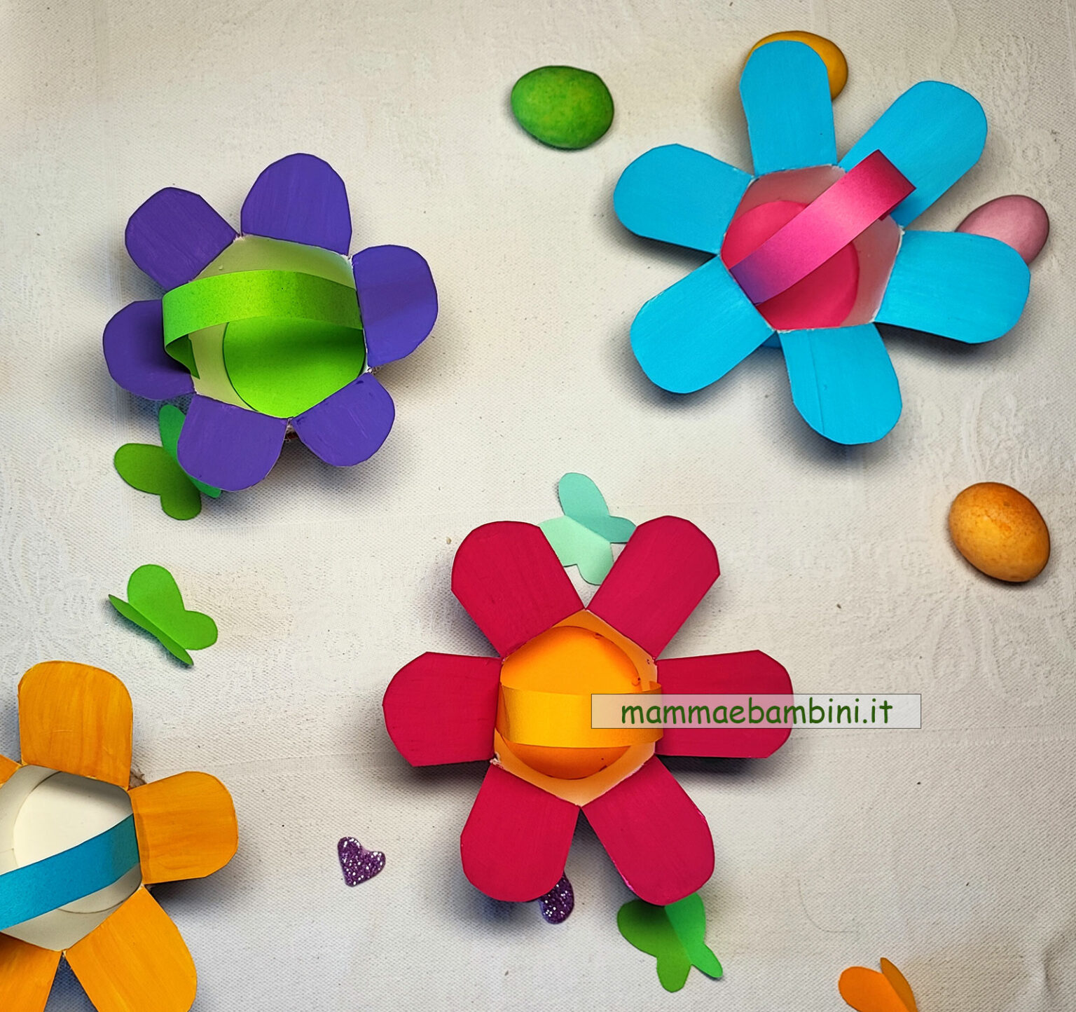 cestino-con-bicchiere-di-carta-mamma-e-bambini