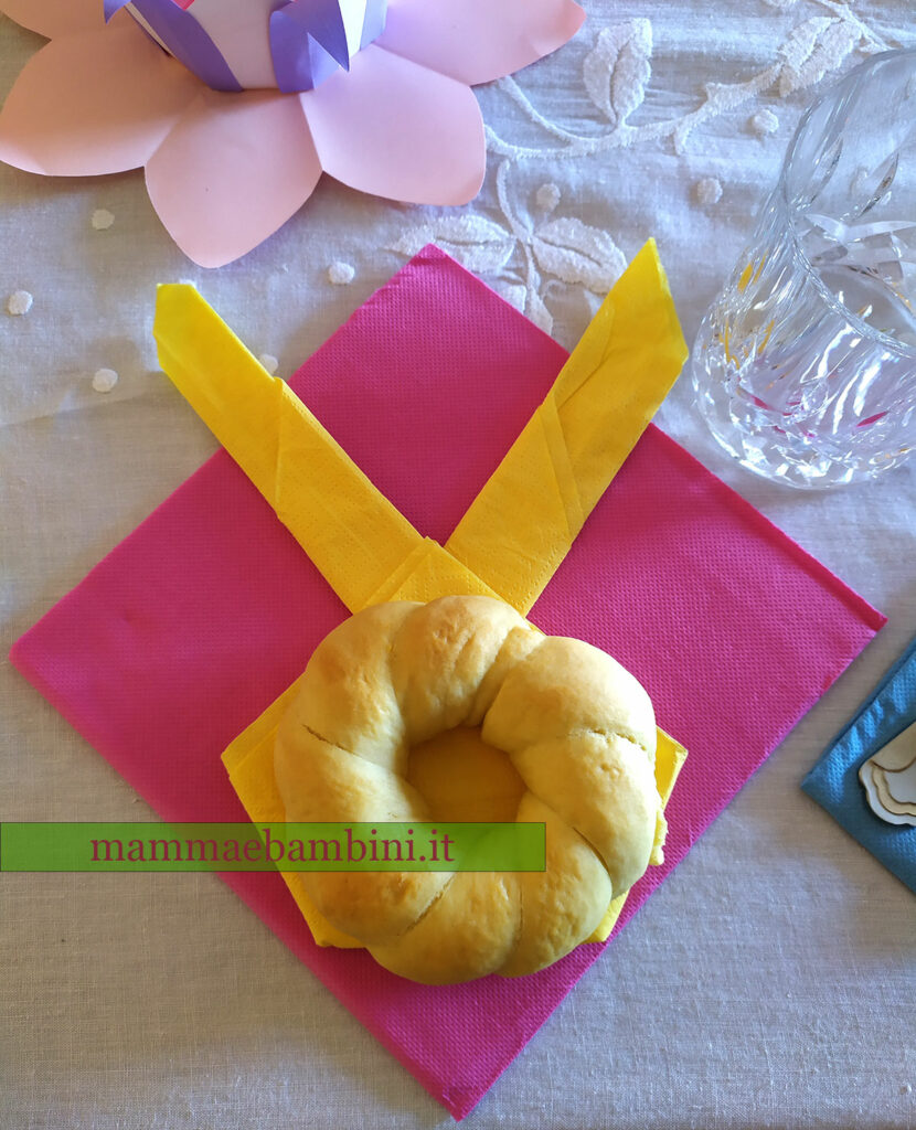 Tavola colorata per Pasqua 7 composizione coniglio tovaglioli