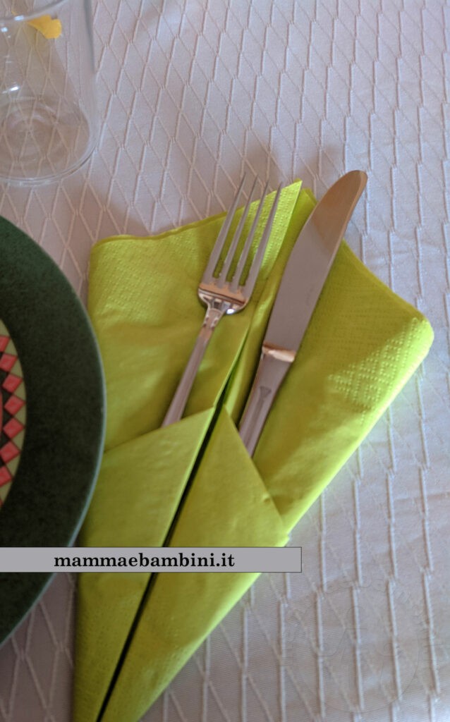 Tavola apparecchiata cena semplice e colorata 4 tavola apparecchiata cena con amici