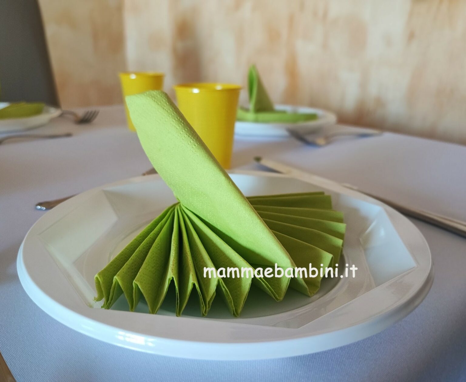 Set Di 4 Portatovaglioli A Fiore Bloom - Con Stelo Verde E Tovaglioli Bianchi Per Decorazioni Tavola - Foto 10