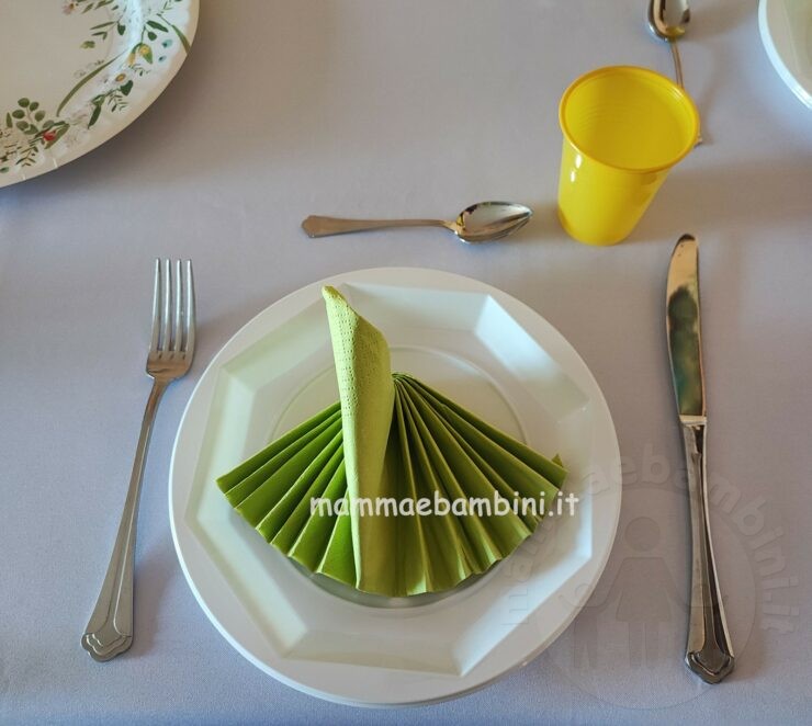 Piatti e tovaglioli di carta verde salvia per feste, confezione da 24