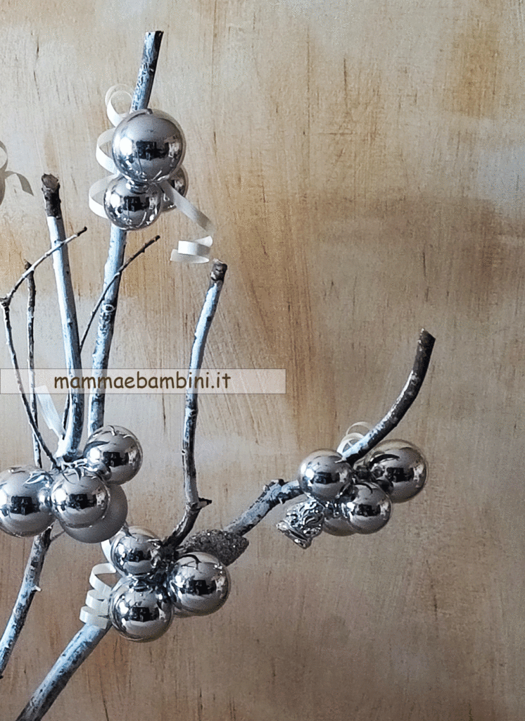 Decorazione albero con palline natalizie a grappolo 4 come decorare con palline natale
