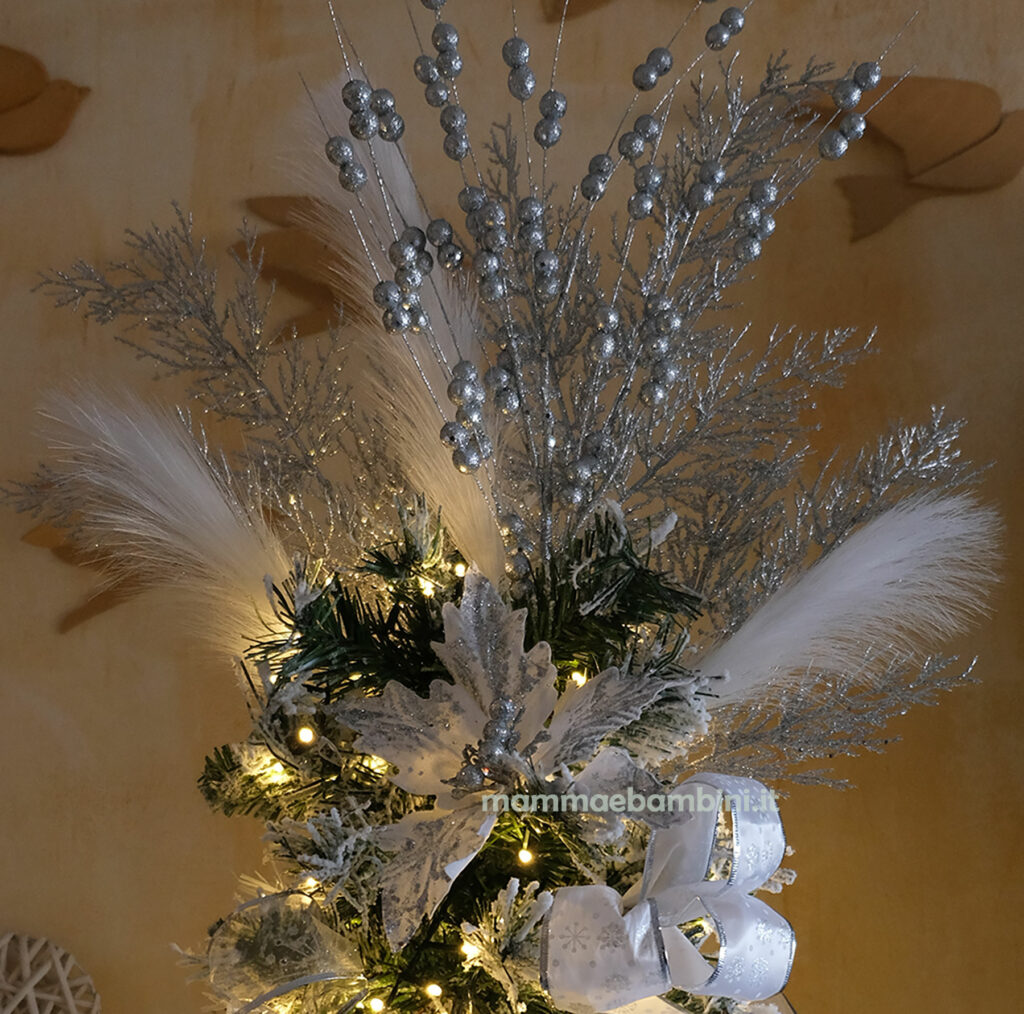 Albero Natale innevato decorato 6 composizione puntale albero natale