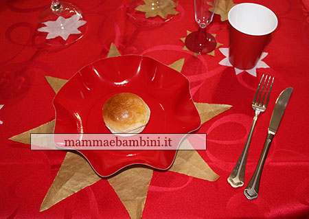 Tavola Natale 2024 decorata con stelle