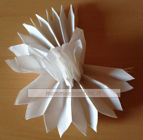 Confezione Da 22 Fiori Di Carta Velina Nero Argento Pois Colore