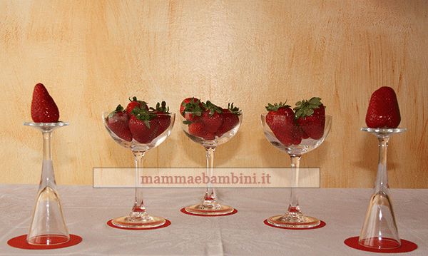 decorazione romantica con fragole 2