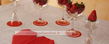 decorazione romantica con fragole 5