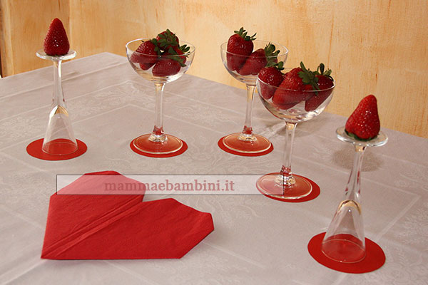 decorazione romantica con fragole 5