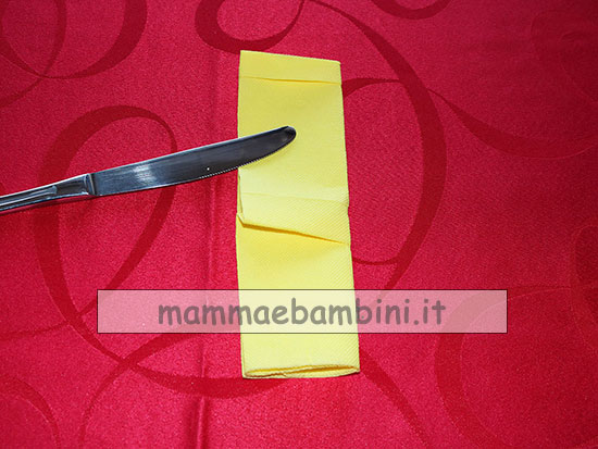 tovagliolo piegato calza befana 05