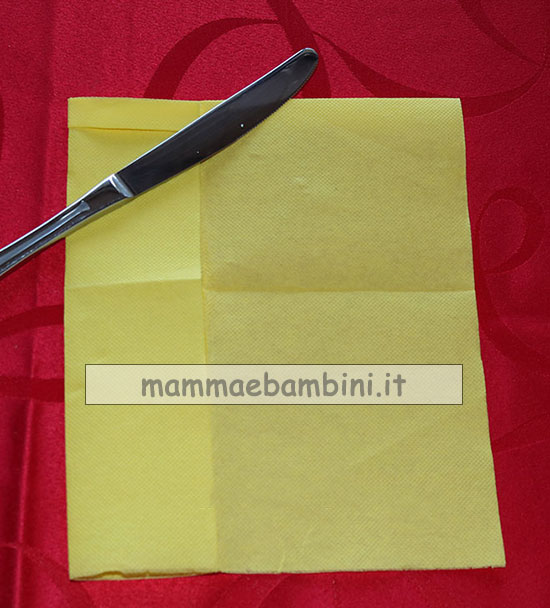 tovagliolo piegato calza befana 10