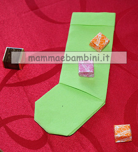 tovagliolo piegato calza befana 15