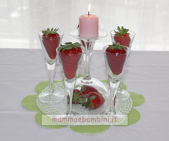 centrotavola con fragole romantico 1