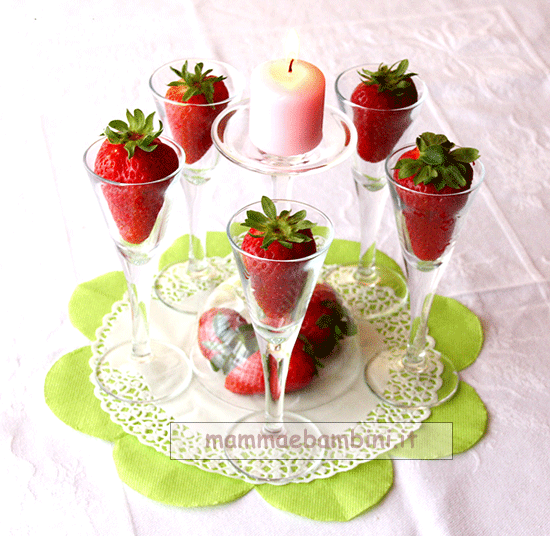 centrotavola con fragole romantico