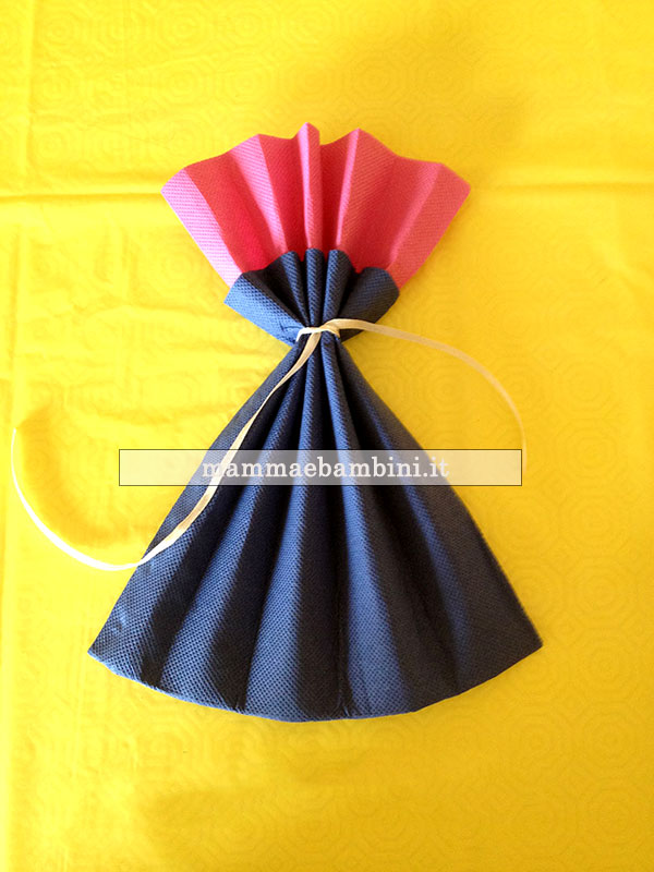 composizione tovaglioli vestito donna tutorial 4