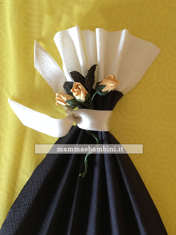 composizione tovaglioli vestito donna tutorial 7