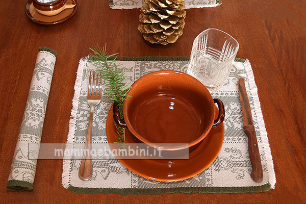 tavola stile rustico terracotta piatti