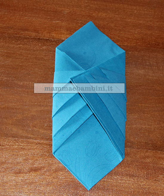 piegare tovagliolo portaposate 01b