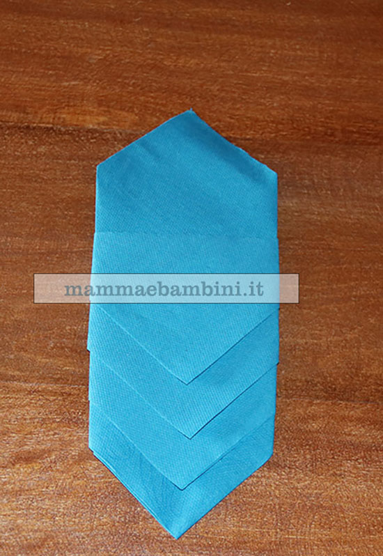 piegare tovagliolo portaposate 01c