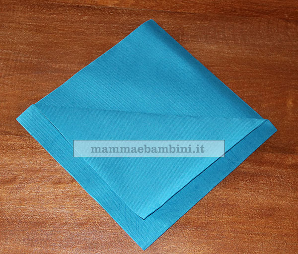 piegare tovagliolo portaposate 02