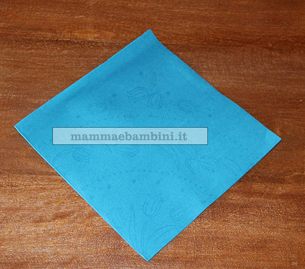 piegare tovagliolo portaposate 05