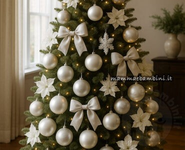albero natale con palline bianche
