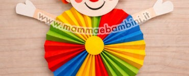 pagliaccio con rosone di carta