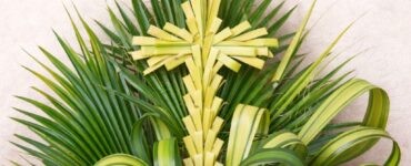 immagine domenica delle palme con croce intrecciata
